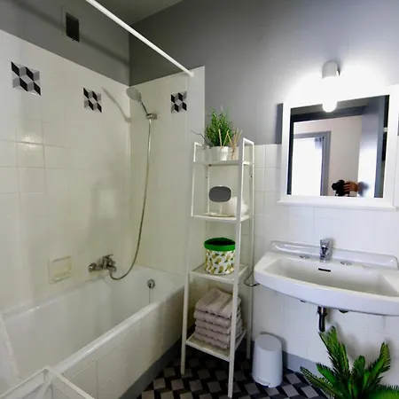 Le Cocon Colore - Centre - 50m De La Gare Annecy